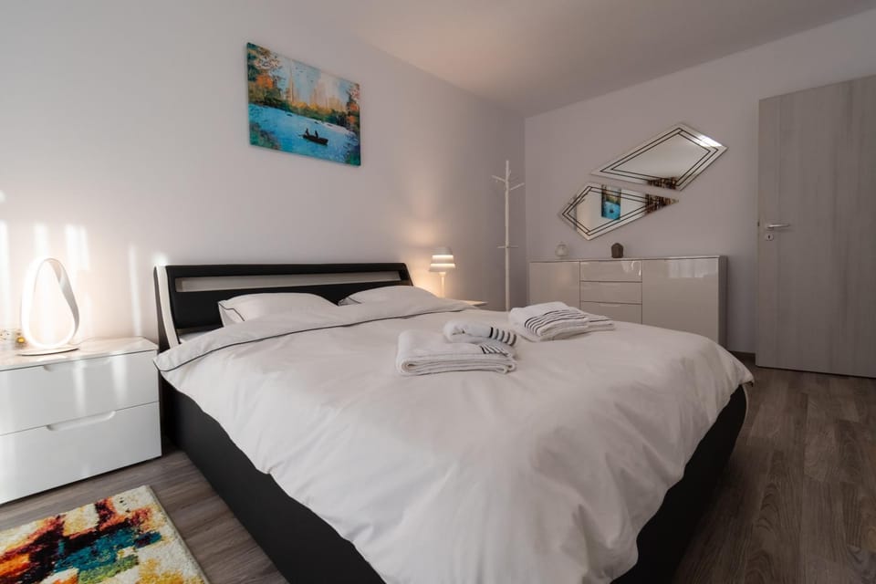 Bed, Bedroom