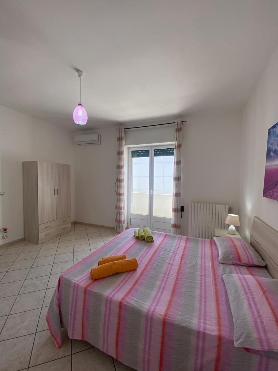 Bed, Photo of the whole room, Bedroom, internet, towels, wardrobe