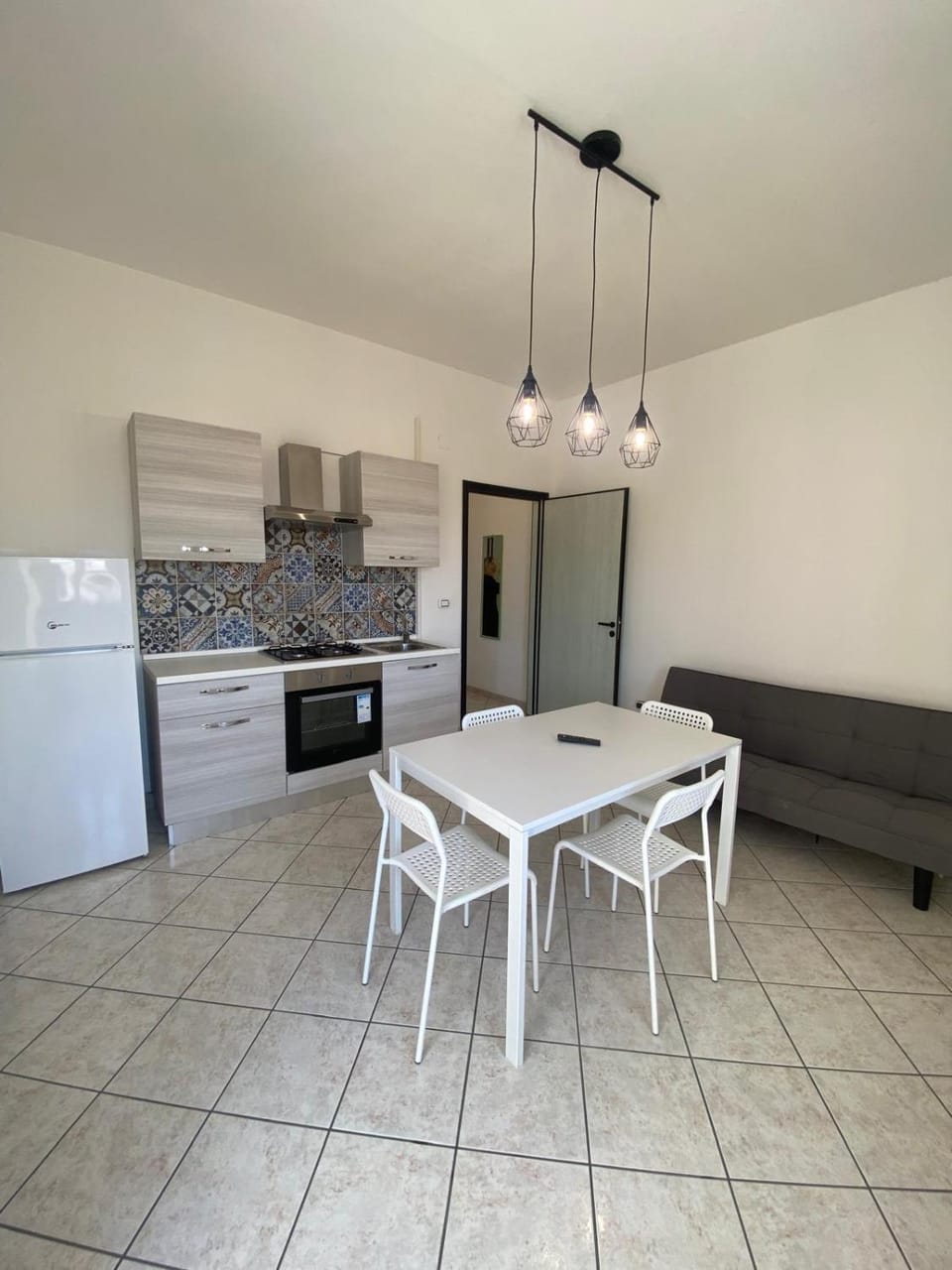 Kitchen or kitchenette, Living room, Seating area, Dining area, oven, stove