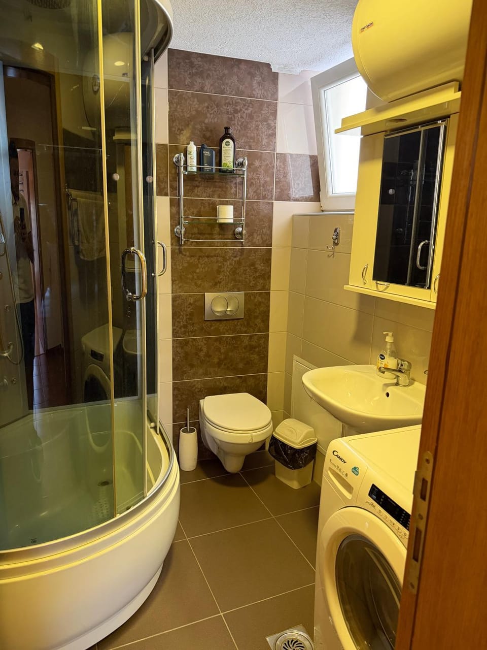 Shower, Toilet, Bathroom, Bath, bidet, towels