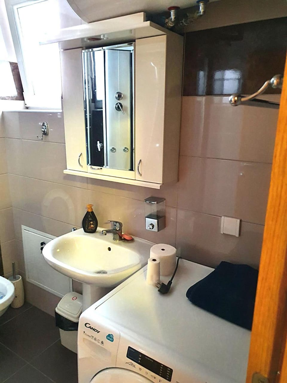 Toilet, Bathroom, towels