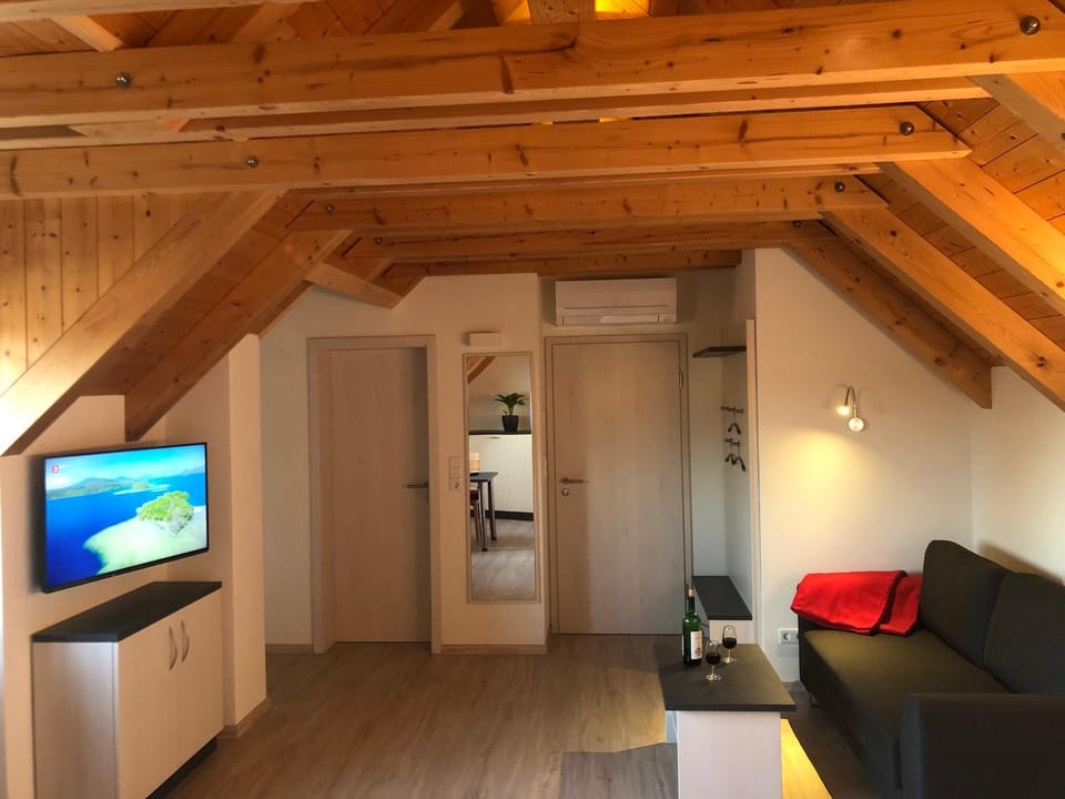 TV and multimedia, Seating area