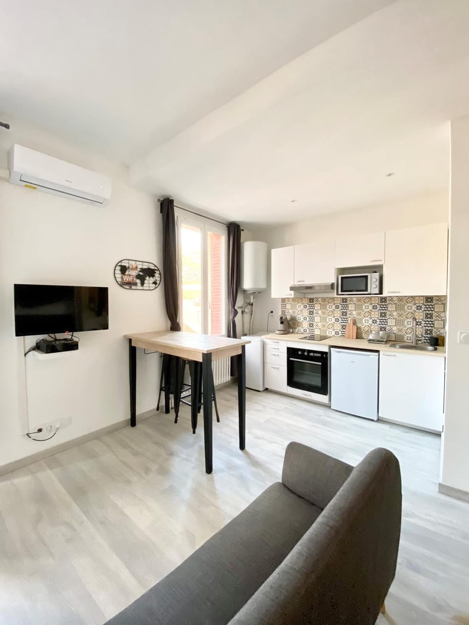 TV and multimedia, Kitchen or kitchenette, Living room, Dining area, Parking