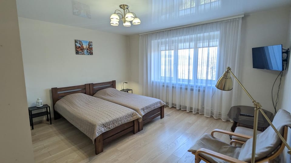 Bed, TV and multimedia, Living room