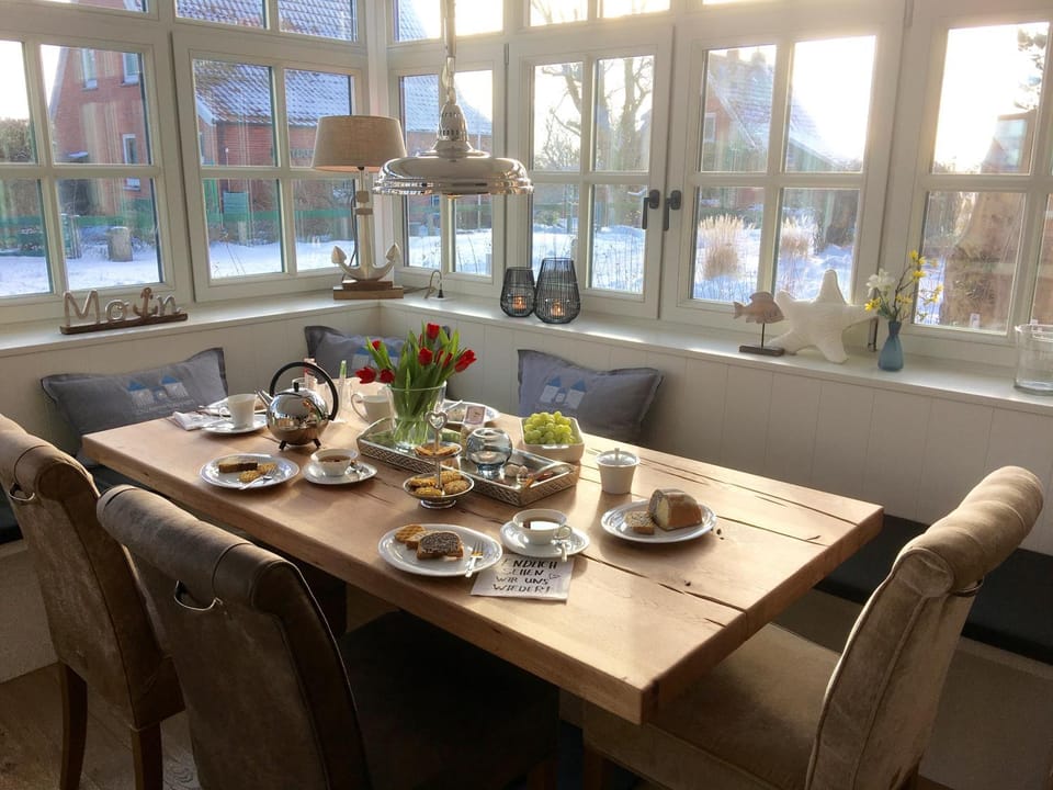 Dining area, Breakfast