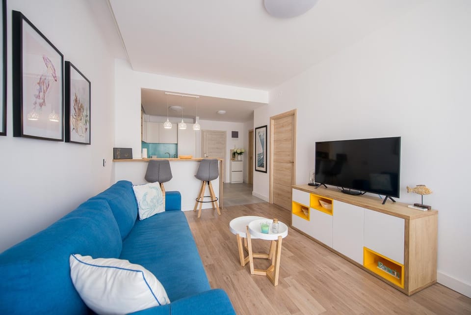 TV and multimedia, Living room, Seating area, locker