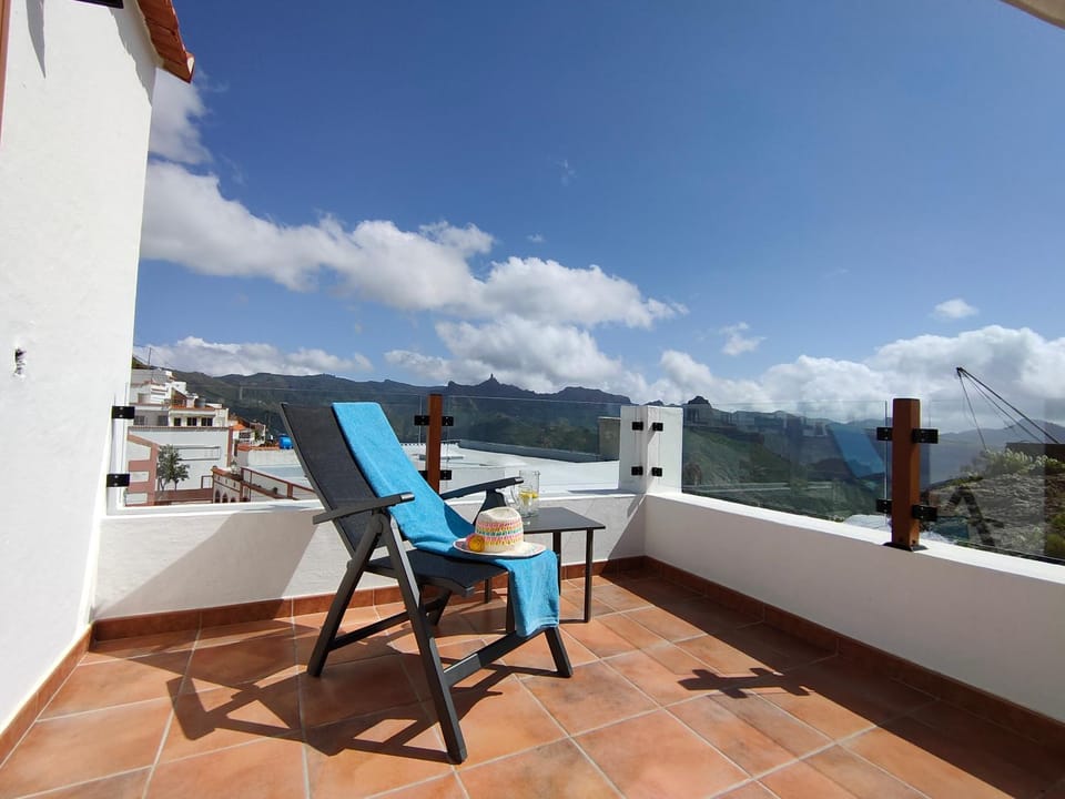Off site, Natural landscape, Balcony/Terrace, Landmark view, Mountain view, Street view, Quiet street view