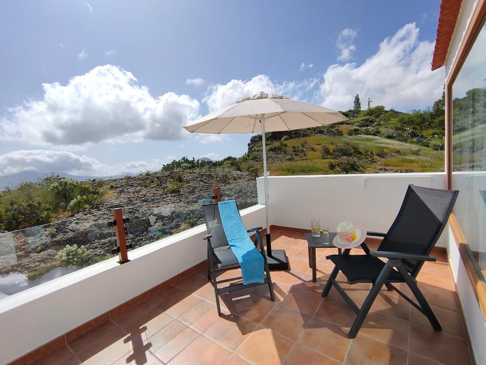 Off site, View (from property/room), Balcony/Terrace, Landmark view, Mountain view, Street view, Quiet street view