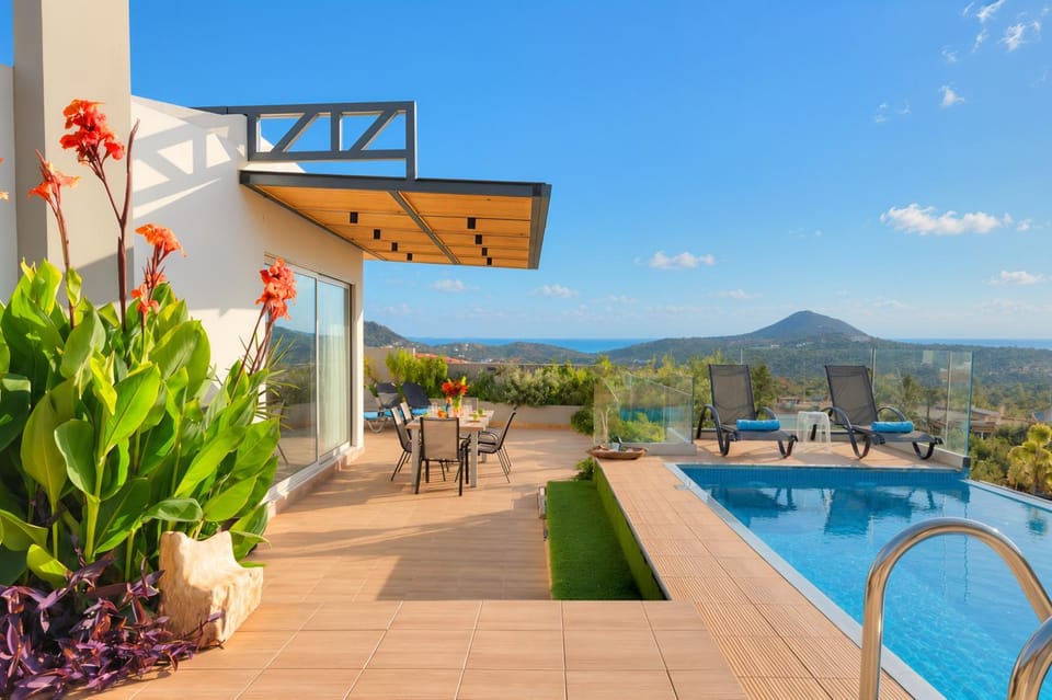 Property building, Patio, Spring, Day, Natural landscape, View (from property/room), Balcony/Terrace, Mountain view, Pool view, Swimming pool, sunbed