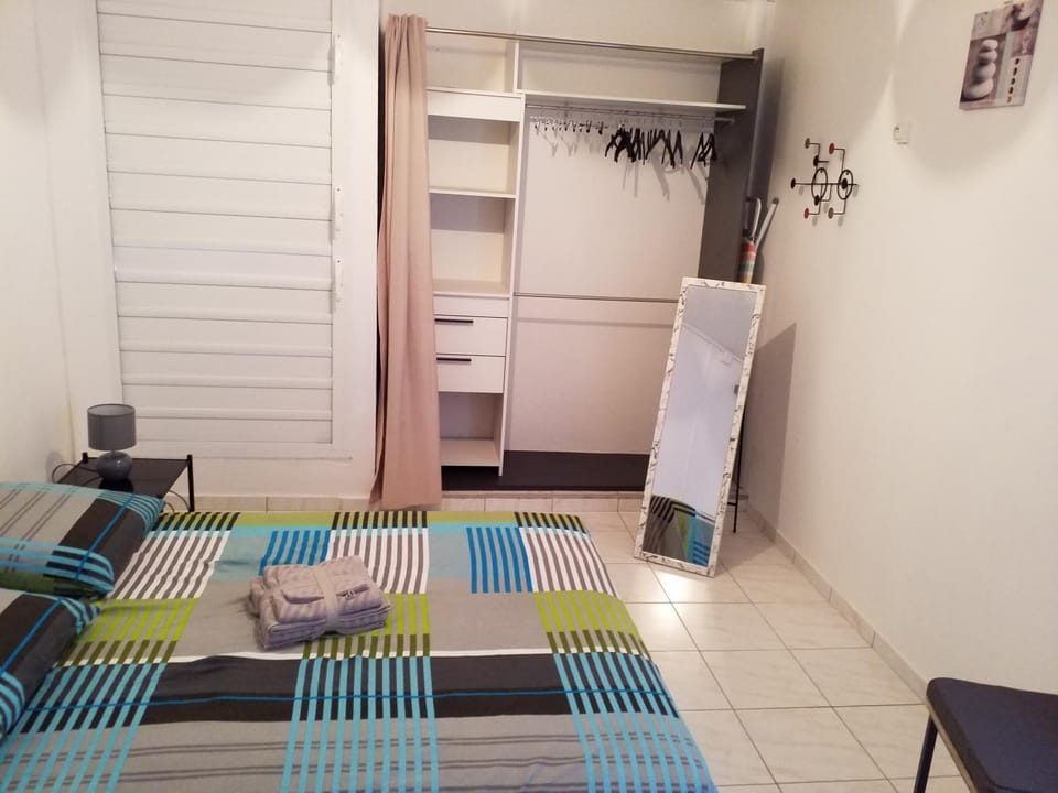 Bed, Bedroom, towels, wardrobe