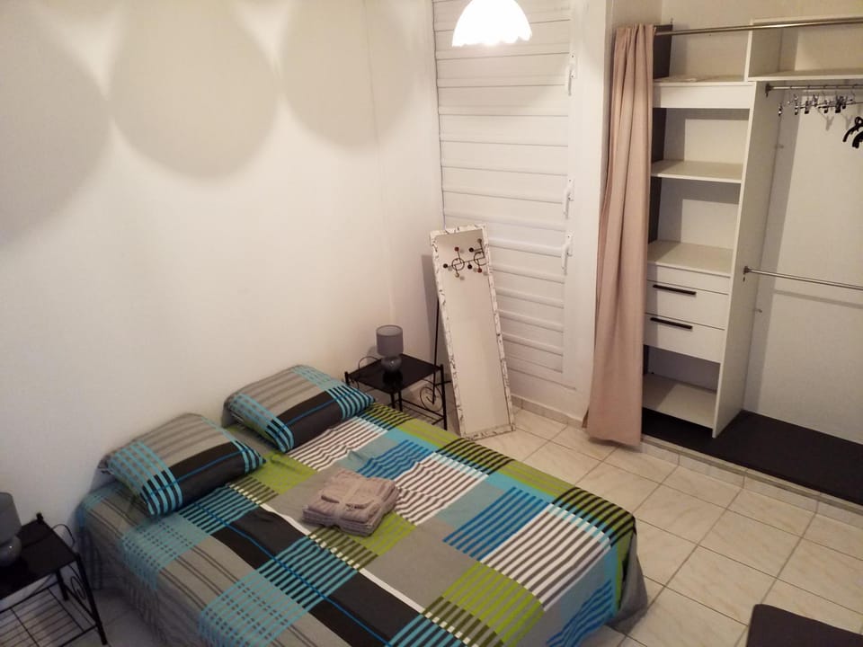 Bed, Bedroom, storage, towels, wardrobe