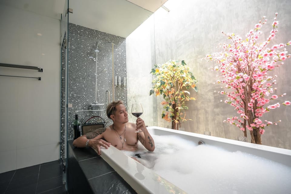 Hot Tub, Bath