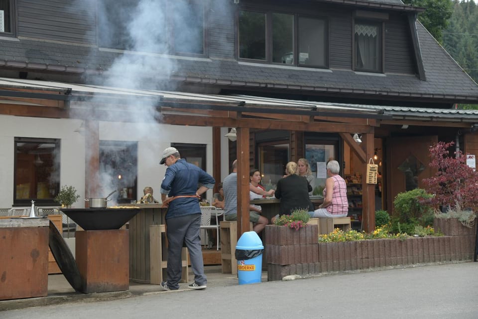 Staff, Facade/entrance, People