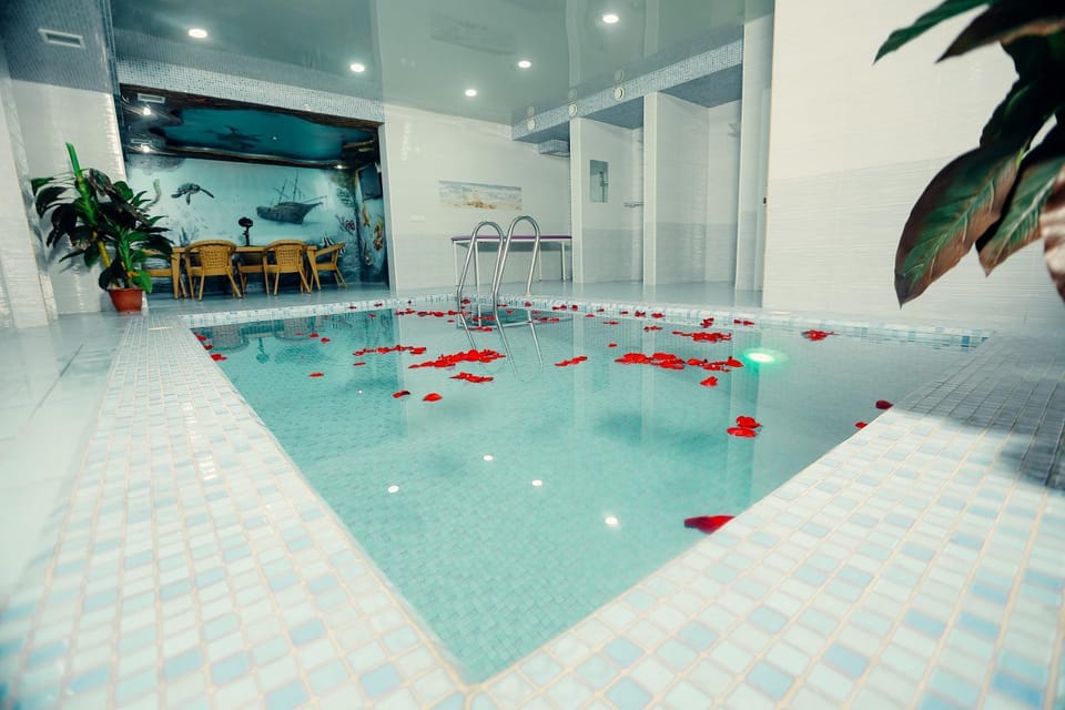 Sauna, Swimming pool