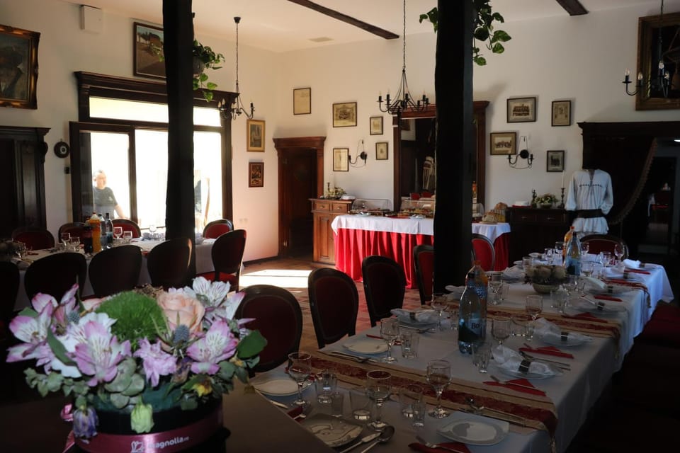 Restaurant/places to eat, Banquet/Function facilities