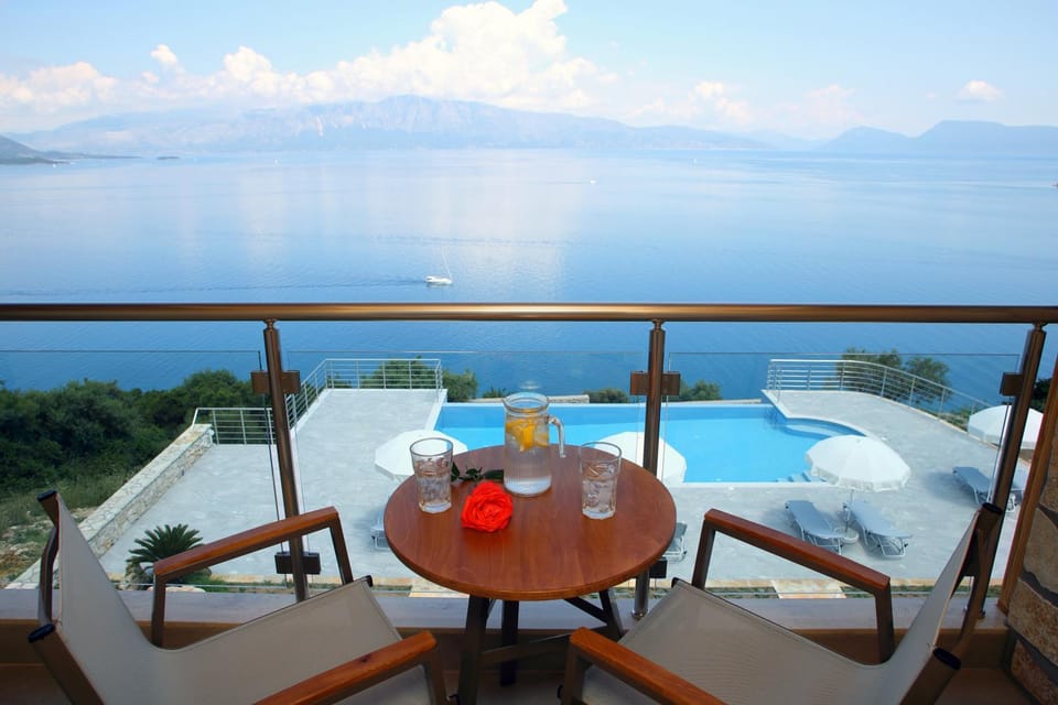 Balcony/Terrace, Sea view, Swimming pool, Drinks