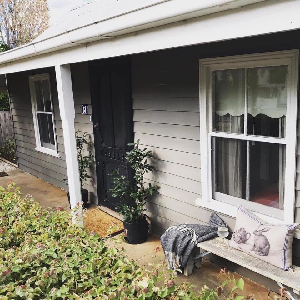 Waterside Cottage House in Daylesford