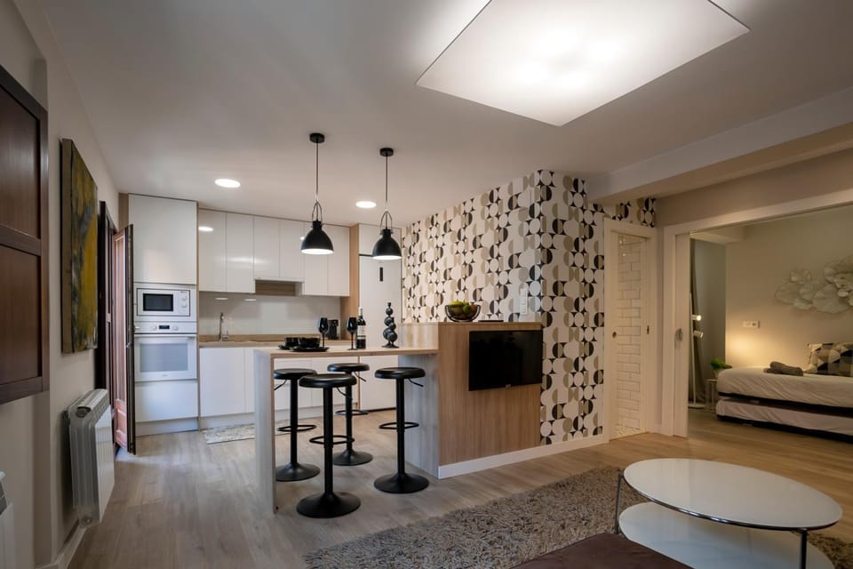 Kitchen or kitchenette, Living room, Seating area, Dining area, stove