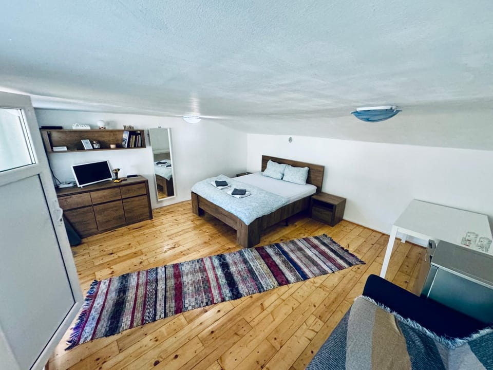 Bed, Photo of the whole room