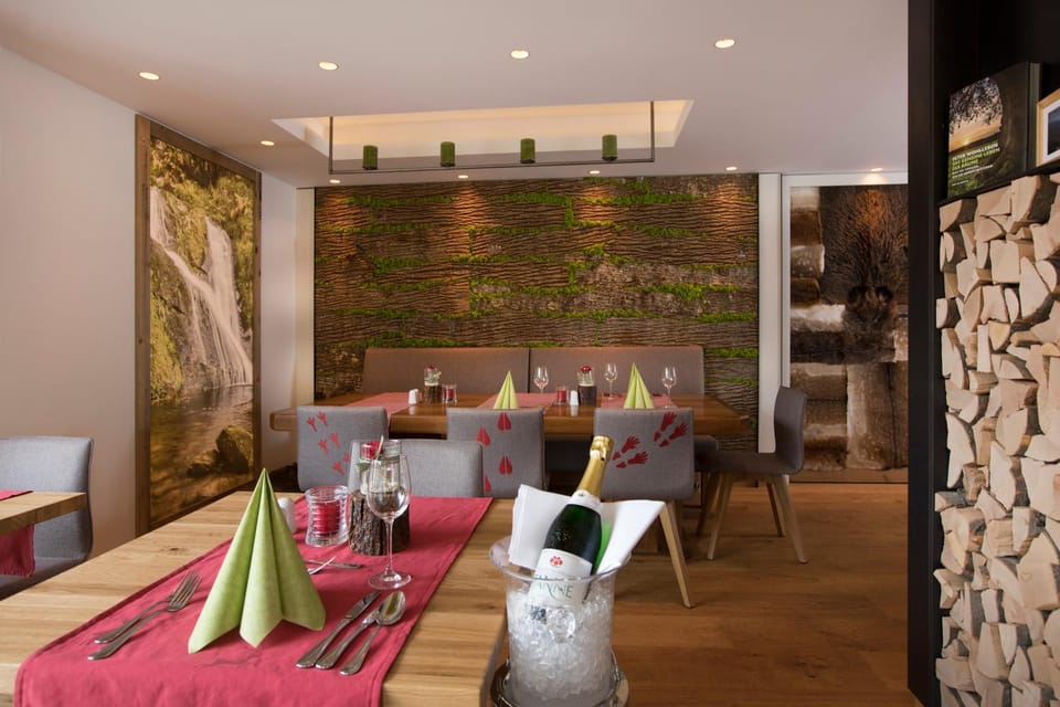 Restaurant/places to eat, Restaurant/places to eat
