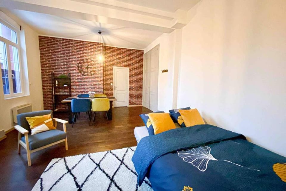 Bed, Photo of the whole room