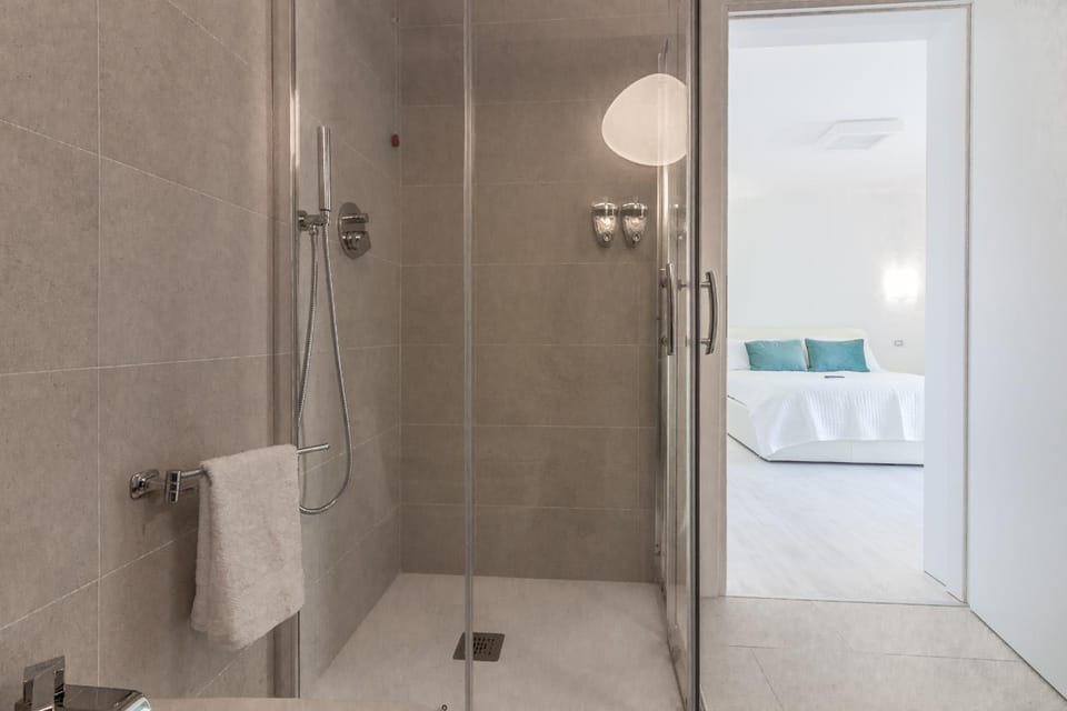 Shower, Bathroom, towels