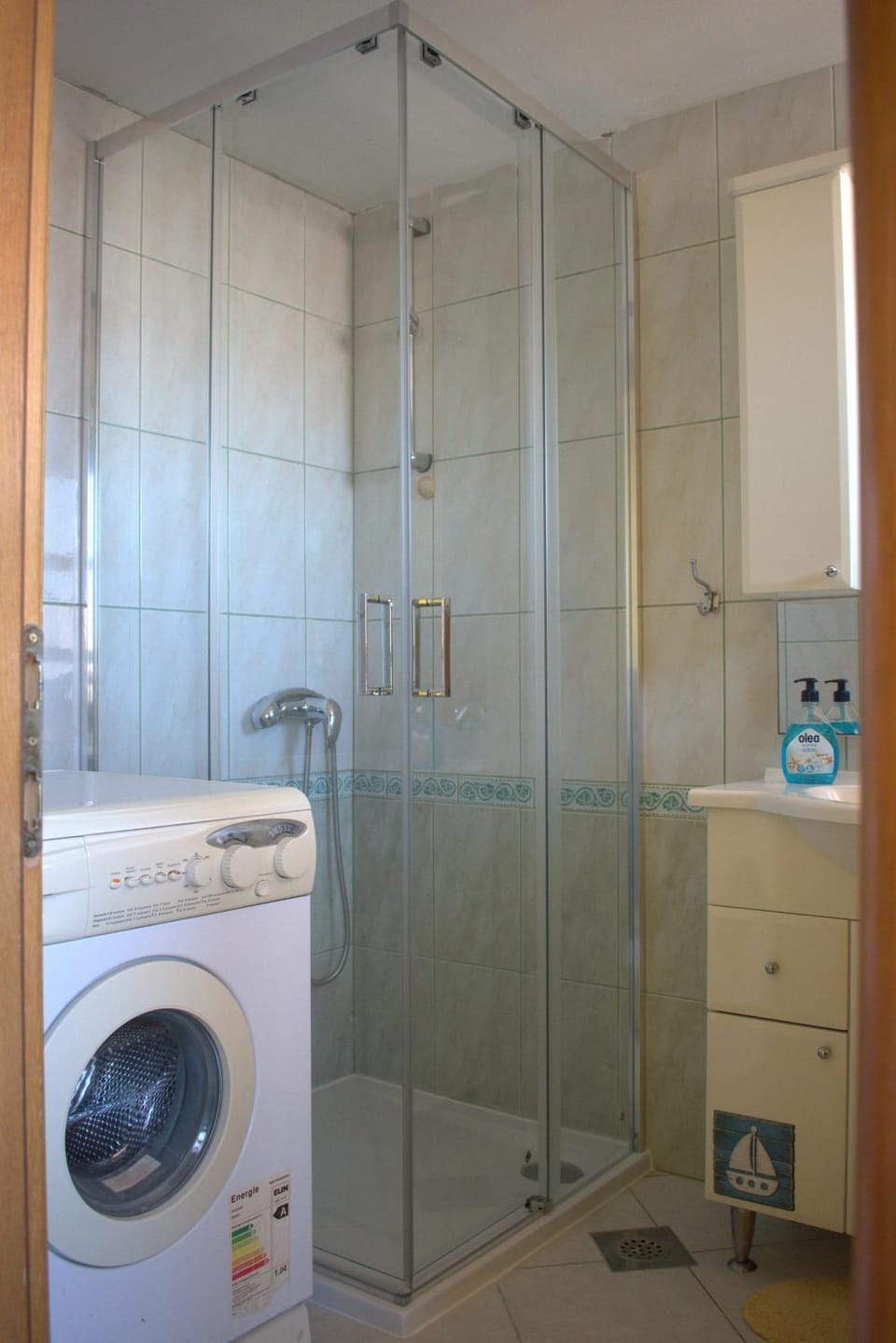 Shower, Bathroom, washing machine, dryer