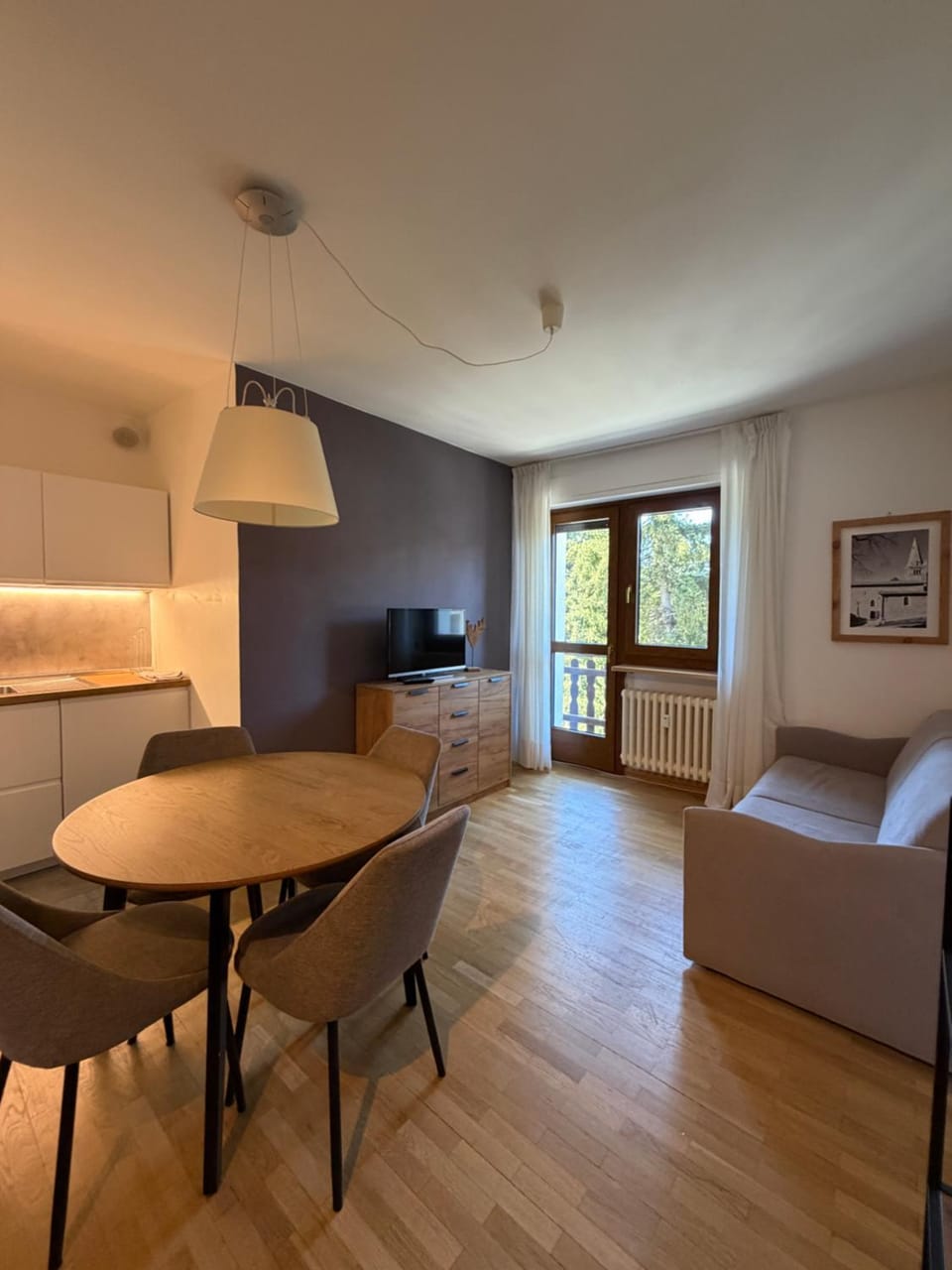 TV and multimedia, Living room, Dining area