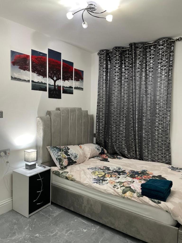 3 Bedroom Whalley Aparthotel Apartment in Burnley