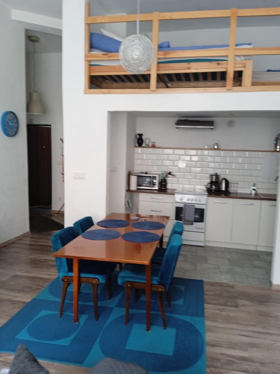 Photo of the whole room