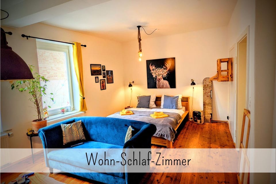 Bed, Living room, Photo of the whole room, Seating area, Bedroom, Text overlay