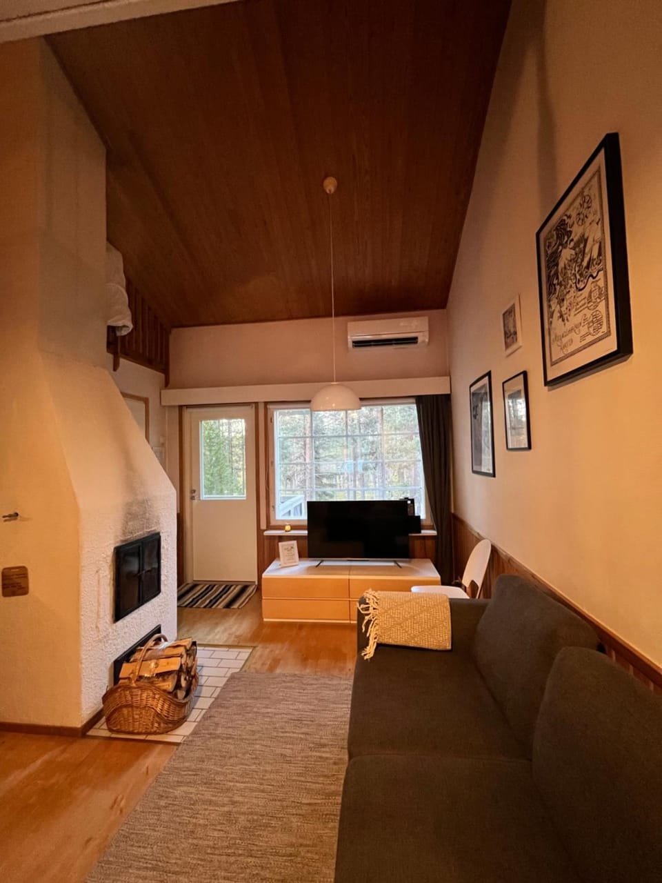 Communal lounge/ TV room