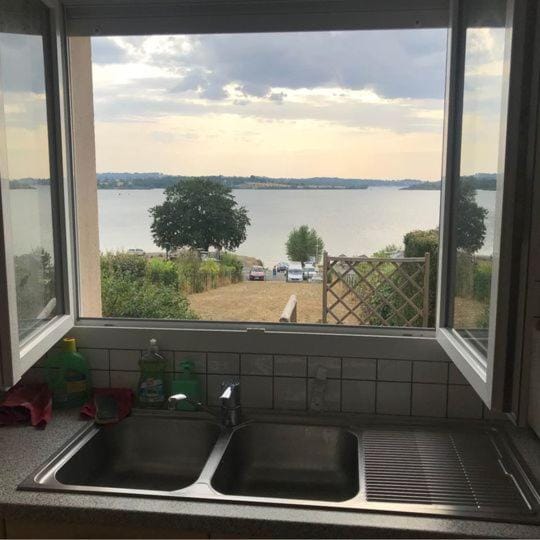Kitchen or kitchenette, Lake view