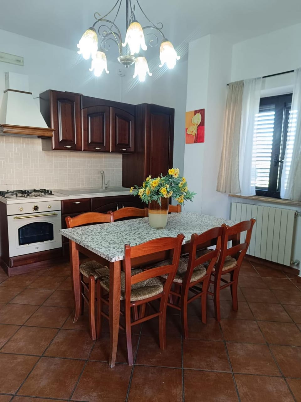 Kitchen or kitchenette, Living room, Seating area, kitchen