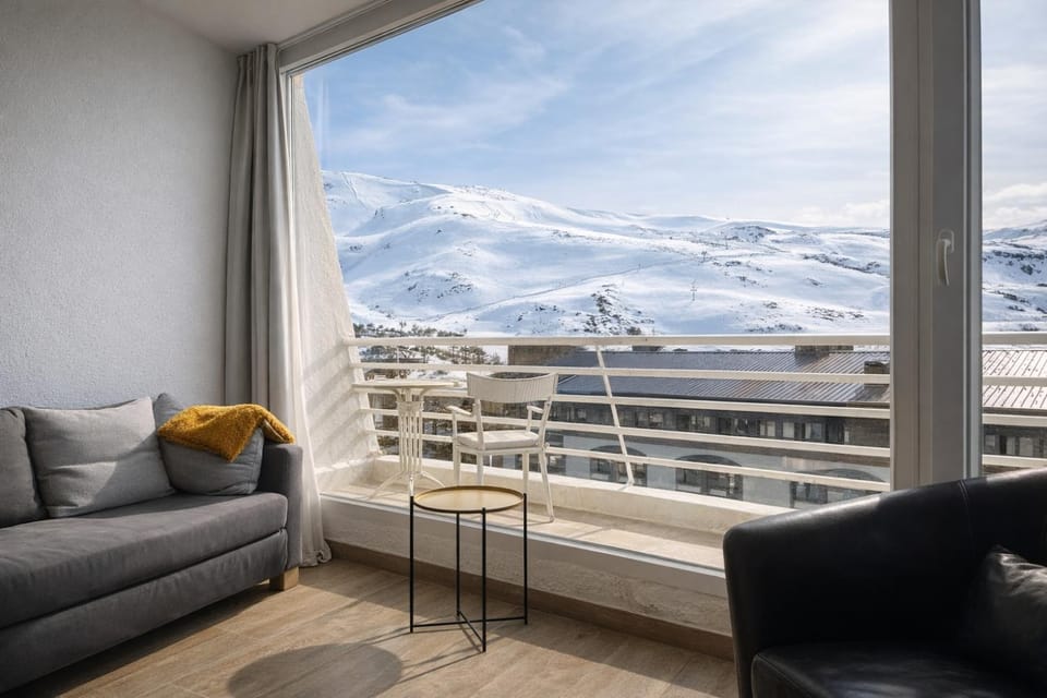 Day, Natural landscape, Winter, View (from property/room), Balcony/Terrace, Living room, Seating area, Landmark view, Mountain view
