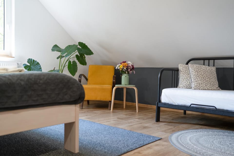 Bed, Photo of the whole room, Seating area, Bedroom