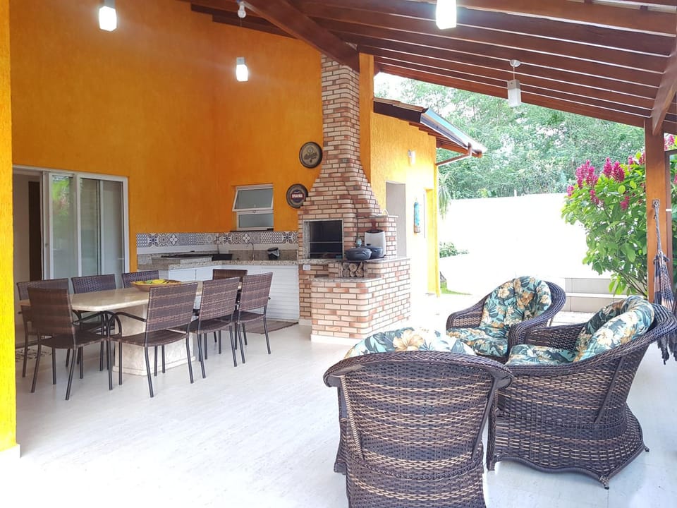 BELA CASA TERREA PRAIA LAGOINHA, UBATUBA com piscina, Ar condicionado, churrasqueira, forno a lenha, wifi House in State of São Paulo