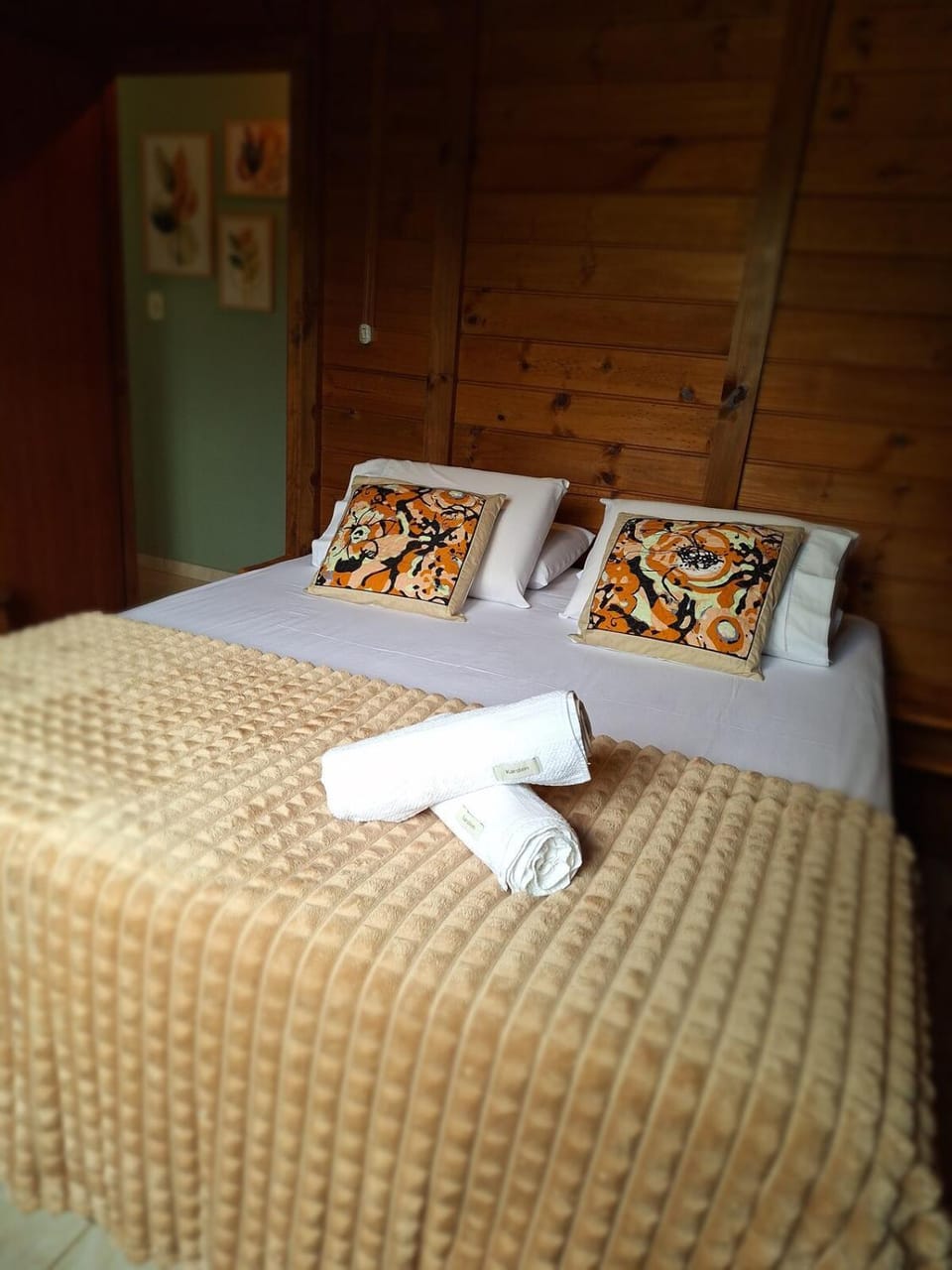 Bed, Photo of the whole room, Bedroom, towels, air conditioner