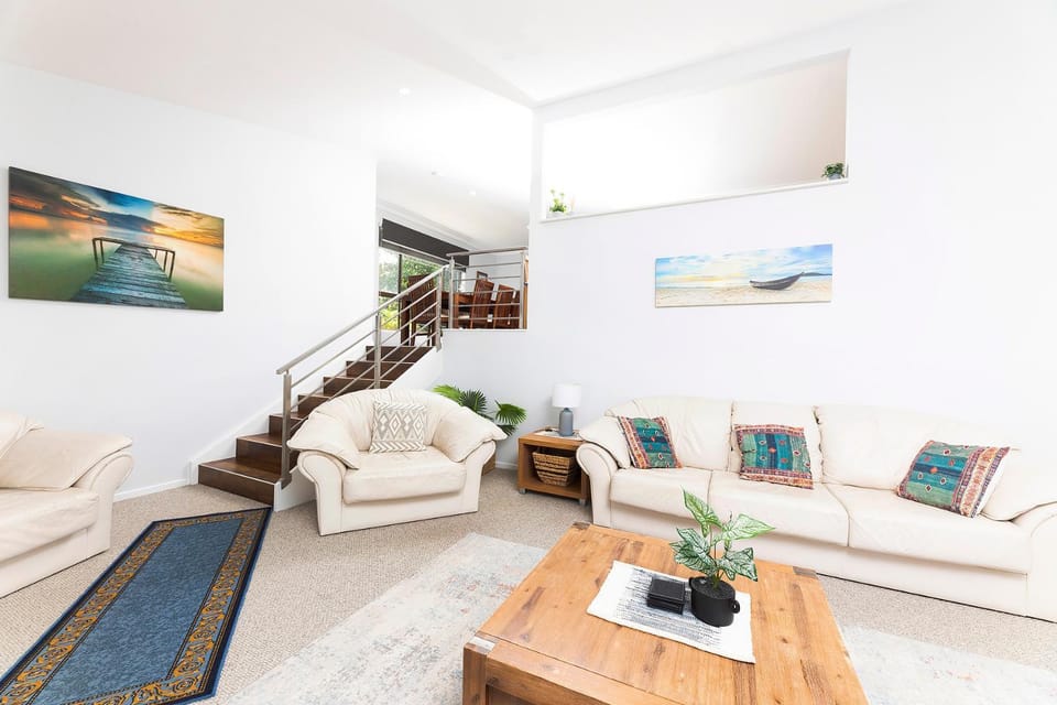 Wallis Lake Retreat-Between the ocean and the lake House in Forster