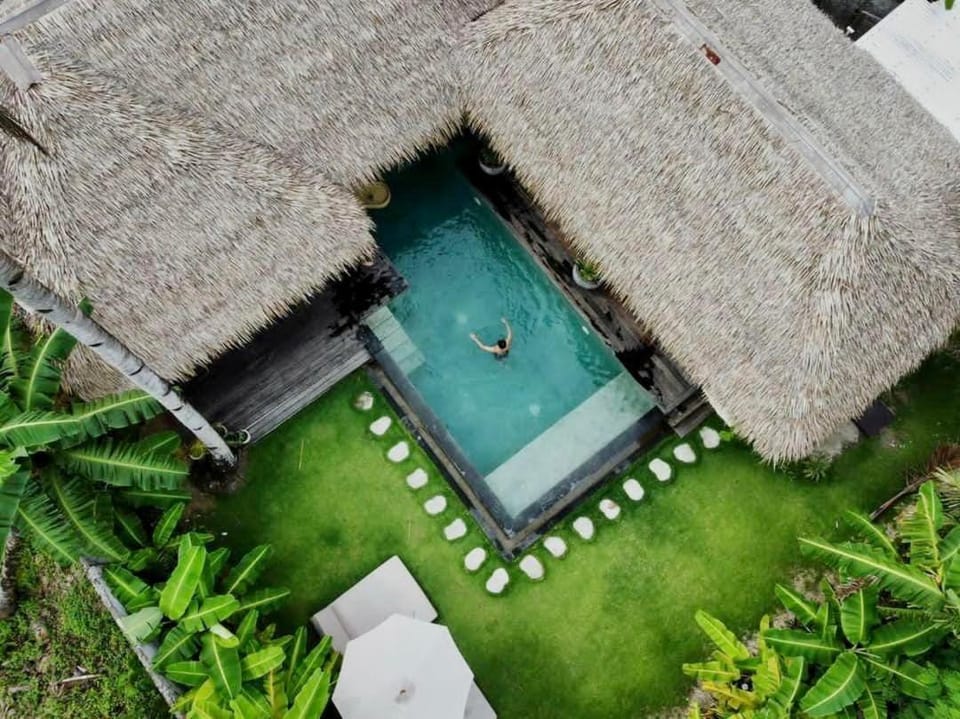 Bird's eye view, Pool view