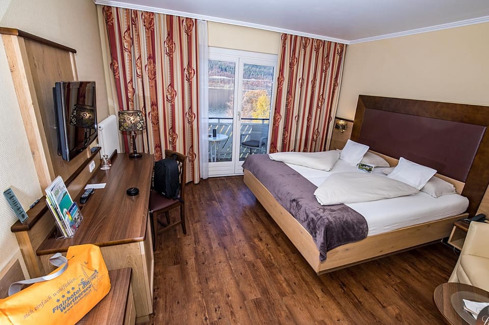 Bed, Photo of the whole room