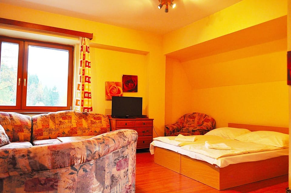 Bed, Living room