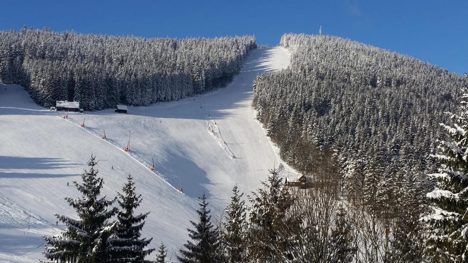 Nearby landmark, Natural landscape, Winter, Skiing