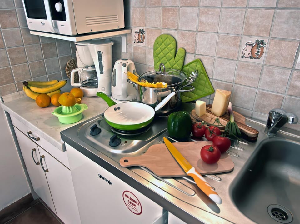 Kitchen or kitchenette