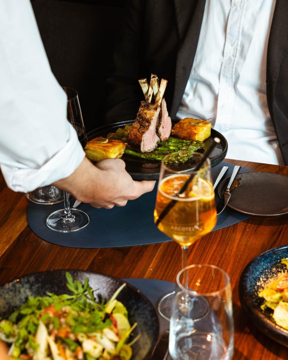 Restaurant/places to eat, Food and drinks, Dinner, Drinks