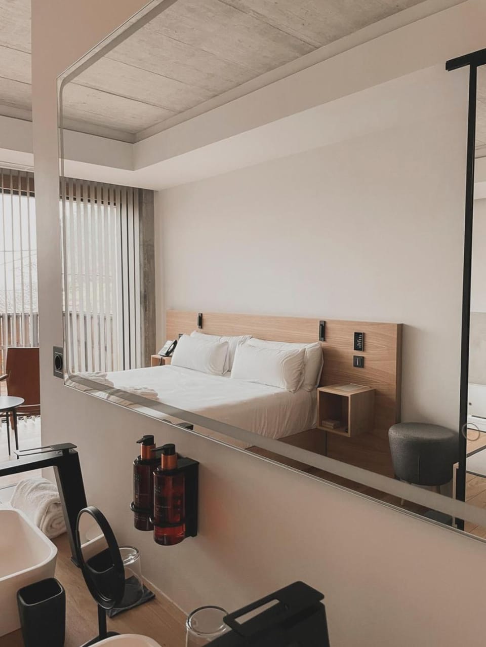 Bed, Photo of the whole room, Decorative detail