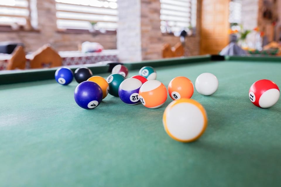 Billiard, Game Room