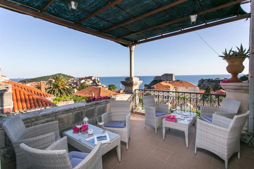 Balcony/Terrace, City view, River view