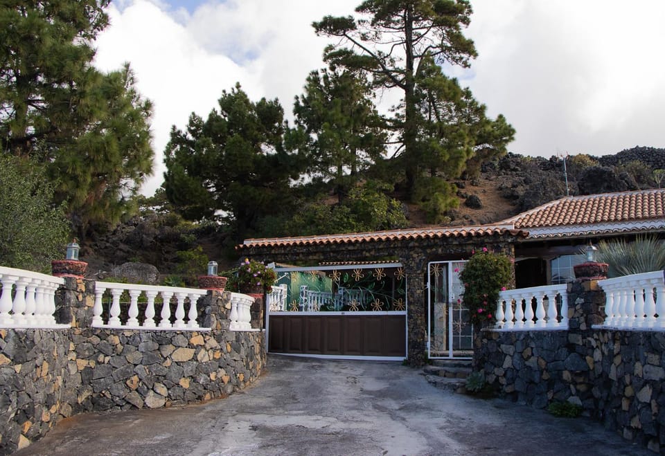 Property building, Facade/entrance, Parking