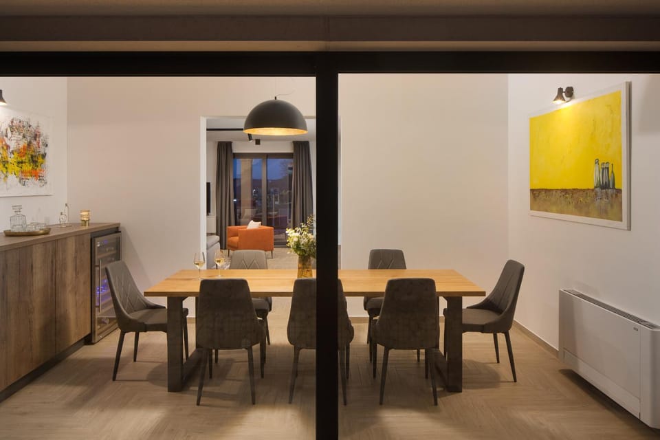 Seating area, Dining area